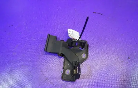 Volkswagen Polo III 6N 6N2 6NF Front door lock loop/hook striker 