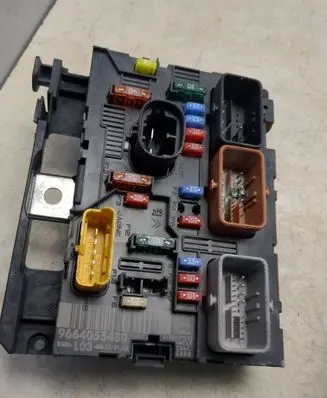 Peugeot 1007 Fuse module 9664055480