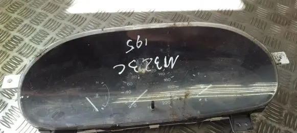 Mazda 323 Speedometer (instrument cluster) bc5n0