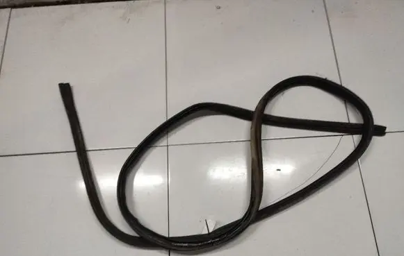 Ford Focus C-MAX Trunk rubber seal (body) 