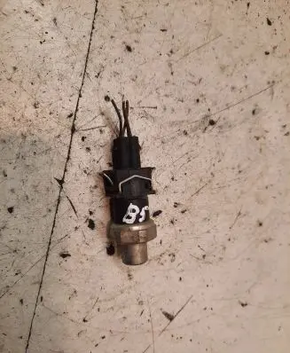 Volkswagen PASSAT B5 Air conditioning (A/C) pressure sensor 8D0959482B TDP302QADG2