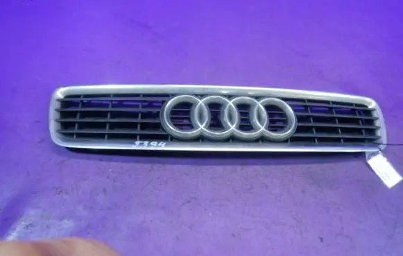 Audi A4 S4 B5 8D Front bumper upper radiator grill 8D0853651R