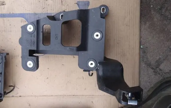 Ford Focus Bracket in trunk/boot F1FR-7C453-CKF