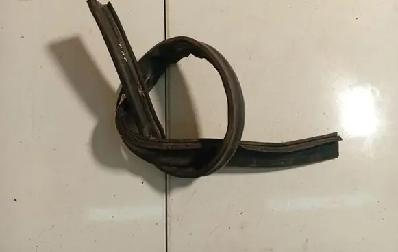 Opel Astra H Engine compartment rubber