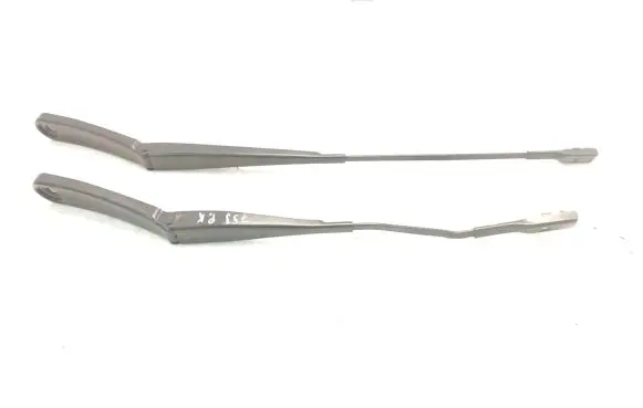 BMW X1 F48 F49 Front wiper blade arm 7360506 7360515