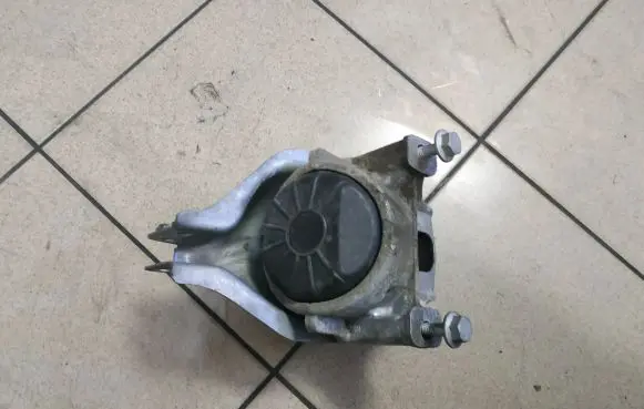 Audi Q5 SQ5 Engine mount bracket 8R199381