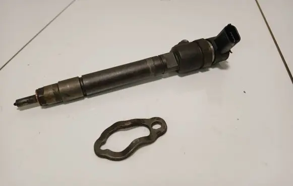 Volvo V50 Fuel injector 0445110251 30750283 1404