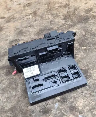 Mercedes-Benz E W211 SAM control unit 2115453901 2010219638