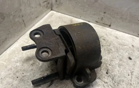 Hyundai Santa Fe Engine mount bracket 06081628