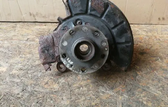Volkswagen Golf V Front wheel hub