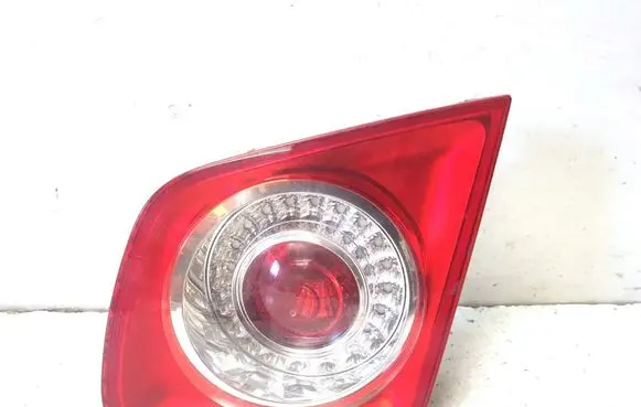 Tailgate rear/tail lights