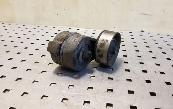 KIA Sorento Generator/alternator belt tensioner