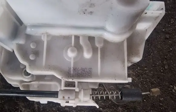 Alfa Romeo 159 Front door lock