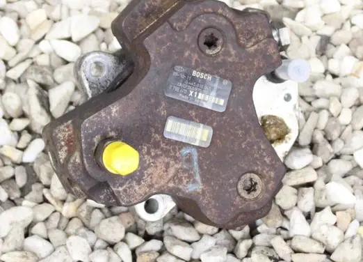 BMW X3 E83 Fuel injection high pressure pump 7788670 044501045