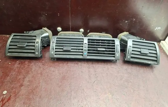 BMW 3 E46 Dash center air vent grill 64228361897 64228361898 8391179