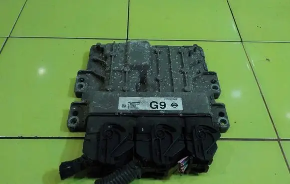 Nissan Juke I F15 Engine control unit/module 23710HY00B