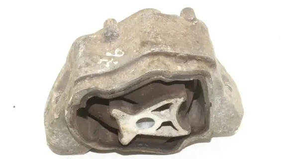 Volvo S60 Engine mount bracket 31330138