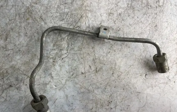Toyota Corolla Verso E121 Fuel injector supply line/pipe 