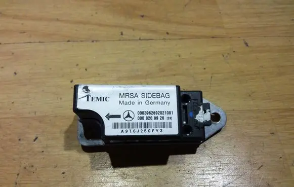 Mercedes-Benz E W210 Airbag deployment crash/impact sensor 0008209926
