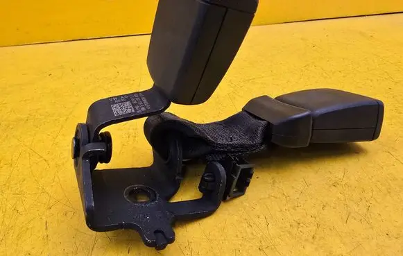 Audi A1 Middle seatbelt buckle (rear) 6F0857739B
