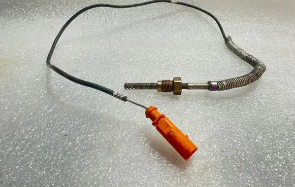 Volkswagen PASSAT B6 Exhaust gas temperature sensor 03G906088