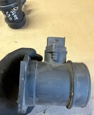Nissan Navara D22 Mass air flow meter 0281002207