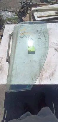 Toyota Yaris Front door window glass four-door 1212123