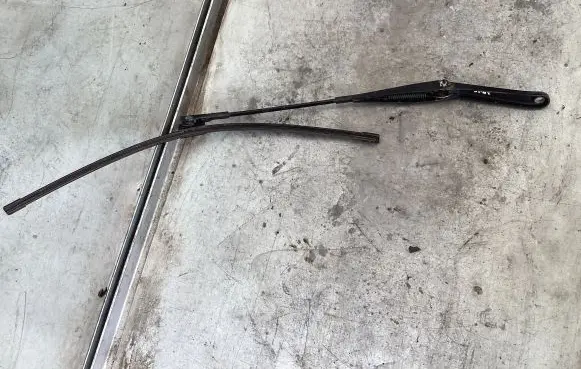Ford Focus Front wiper blade arm 4M5117526AC