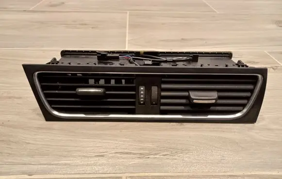 Audi A4 S4 B8 8K Dash center air vent grill 8T1820951C