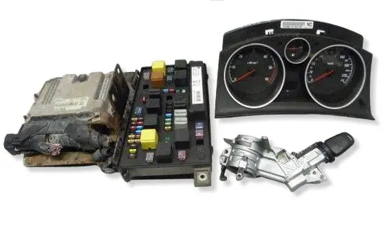Opel Astra H Engine control unit/module 0281012549 13216660 13206748