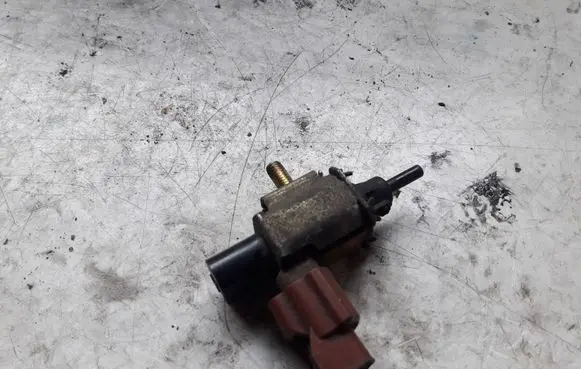 Mazda 6 Vacuum valve K5T46591