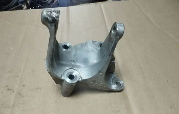 Honda Accord Engine mounting bracket 10TA0