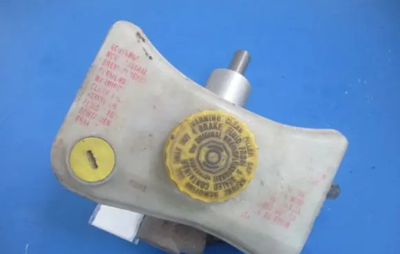 Audi A4 S4 B6 8E 8H Master brake cylinder