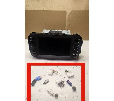 KIA Soul Sound system wiring loom 96560E4111CA AVB10E4EE 5221620