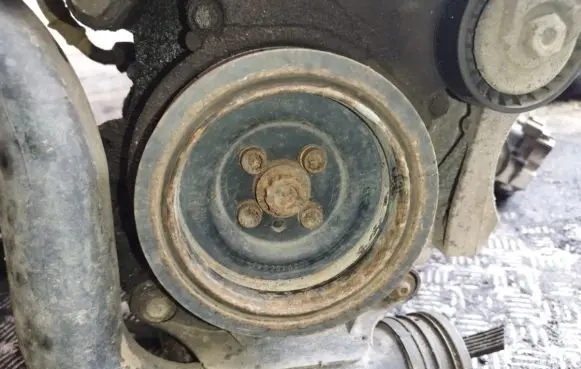Volkswagen PASSAT B6 Crankshaft pulley 03G105243