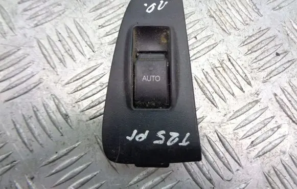 Toyota Avensis T250 Quarter vent window switch 74271-05020
