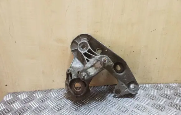 Audi A6 S6 C6 4F Engine mounting bracket 4F0199351E