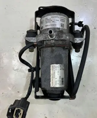 Volkswagen Touareg II Vacuum pump