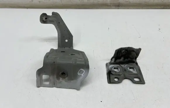 Mercedes-Benz GLA H247 Fender mounting bracket A1778802200 A2478811600