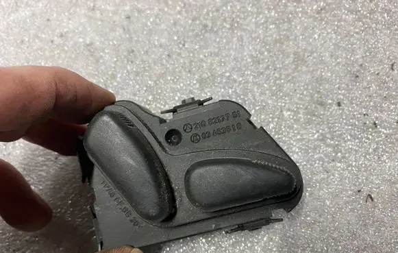 Mercedes-Benz E W211 Seat control switch 2108213751