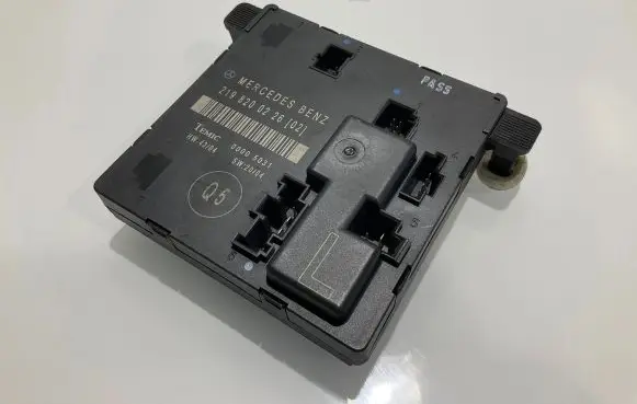 Mercedes-Benz CLS C219 Door control unit/module 2198200226 00005031