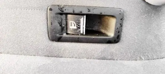 Volkswagen Touran I Electric window control switch