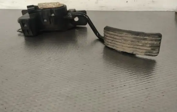 Mitsubishi Grandis Accelerator throttle pedal