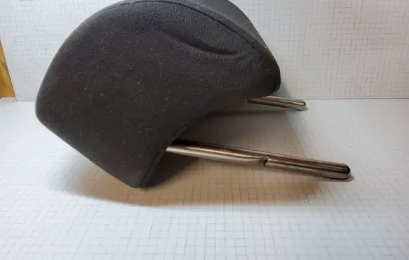 Volkswagen PASSAT B6 Rear seat headrest 