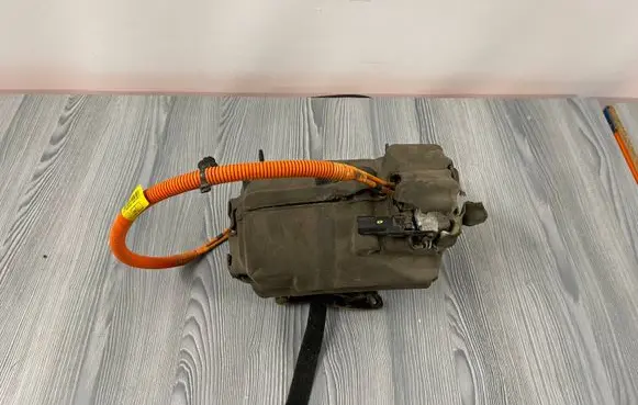 Tesla Model S Air conditioning (A/C) compressor (pump) 106336900F