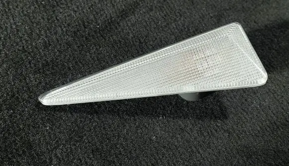 Front fender indicator light