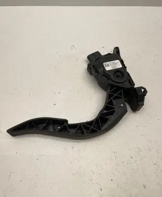 Accelerator throttle pedal