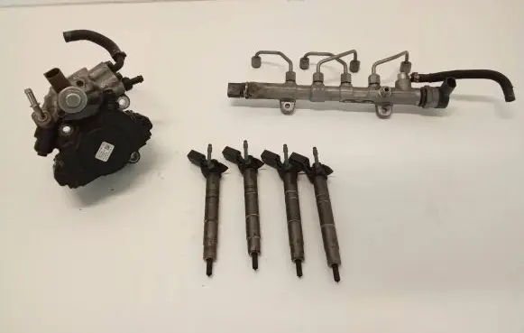 Mercedes-Benz GLC C253 Fuel injectors set A6510702801 28447441 A6510701595