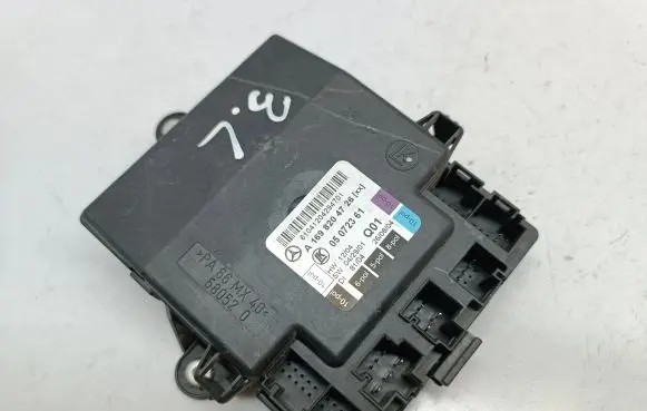Mercedes-Benz A W169 Door control unit/module A1698204726 05072361