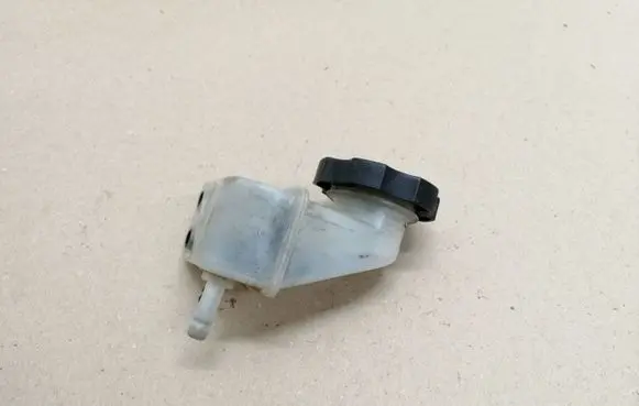 Brake fluid reservoir